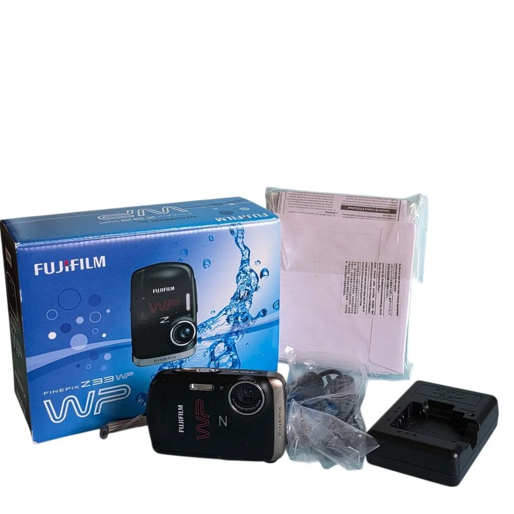 Fujifilm FinePix Z33WP 10 MP Digital Camera‎ Water Proof Charger 16GB Card Box